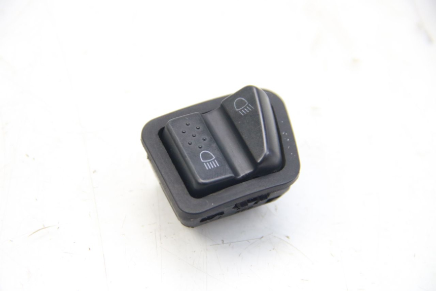 photo de INTERRUPTOR DE FAROL ALTO PIAGGIO BEVERLY 125 (2010 - 2015) - Vista principal