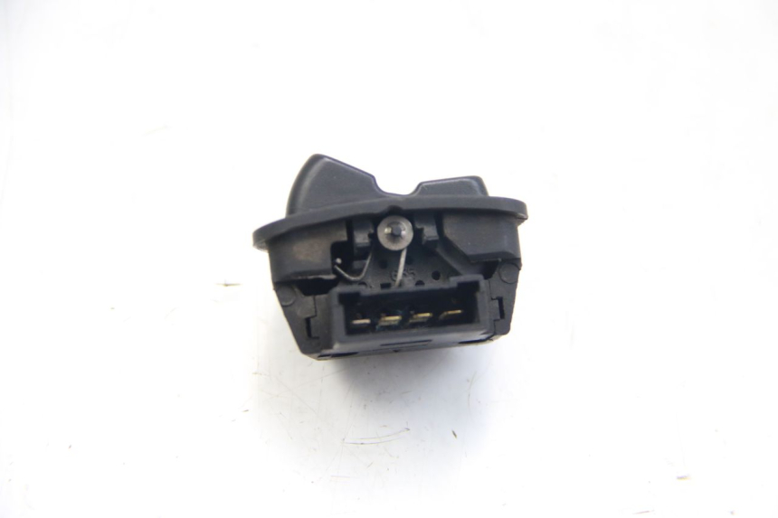 photo de INTERRUPTOR DE FAROL ALTO PIAGGIO BEVERLY 125 (2010 - 2015) - Detalhe da peça