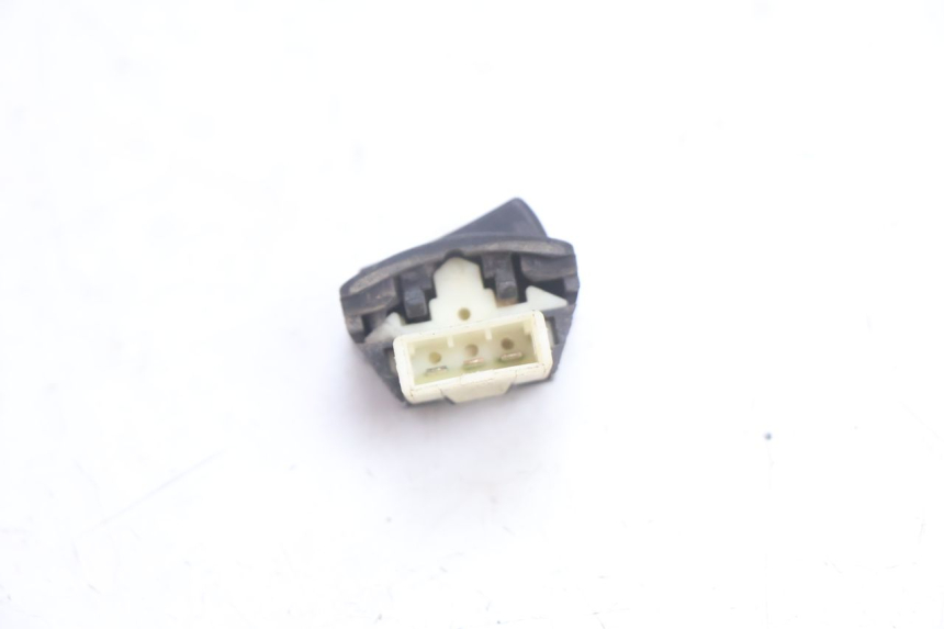 photo de INTERRUPTOR DE FAROL ALTO TGB CITY RS 50 (2011 - 2016) - Zoom do estado de desgaste