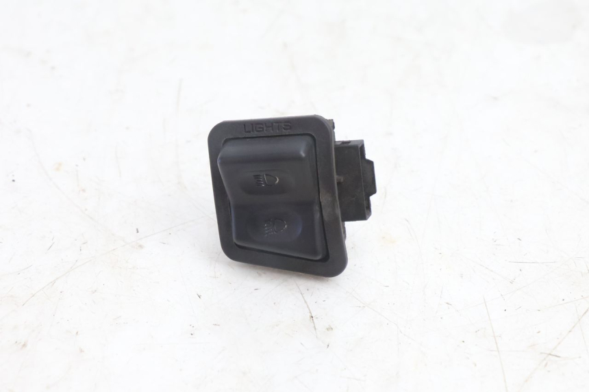 photo de INTERRUPTOR DO FAROL ALTO HONDA FES PANTHEON 2T 125 (1998 - 2002) - Zoom do estado de desgaste