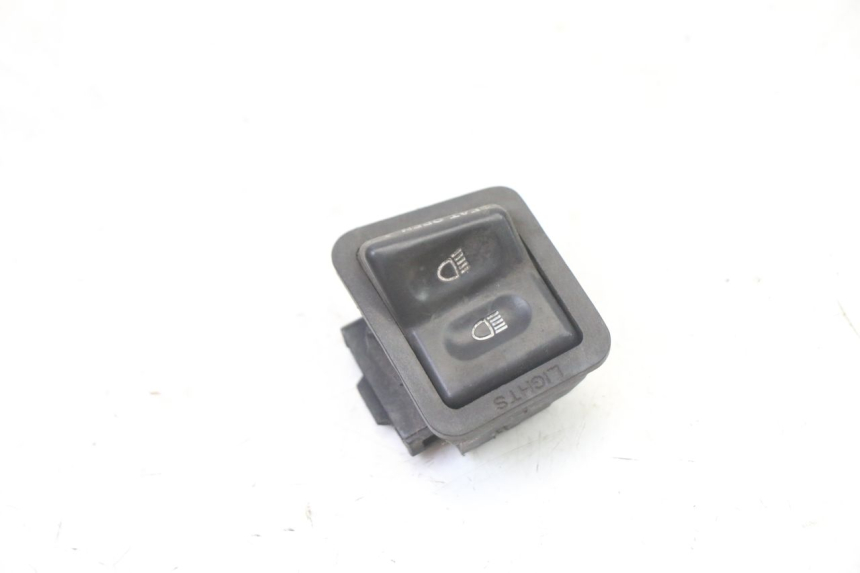 photo de INTERRUPTOR DE FAROL ALTO SYM FIDDLE 3 III 125 (2014 - 2020) - Detalhe da peça