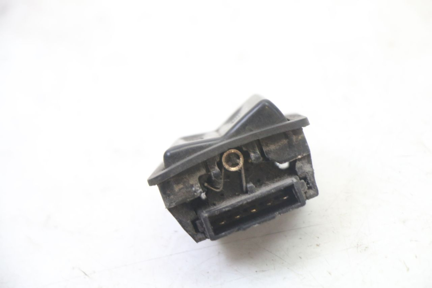 photo de INTERRUPTOR DE FAROL ALTO SYM FIDDLE 3 III 125 (2014 - 2020) - Zoom do estado de desgaste