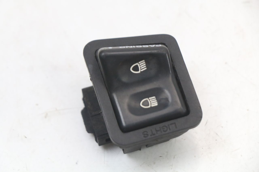 photo de COMUTADOR DE FAROL ALTO SYM FIDDLE 3 III 50 (2014 - 2020) - Detalhe da peça