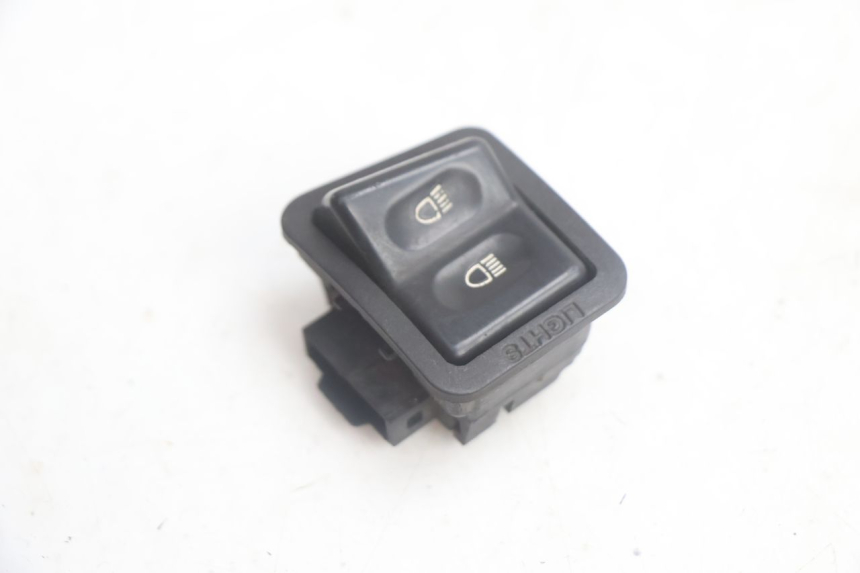 photo de COMUTADOR DE FAROL ALTO SYM FIDDLE 3 III 50 (2014 - 2020) - Detalhe da peça