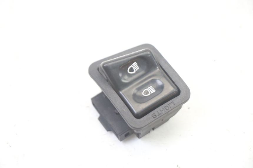 photo de INTERRUPTOR DE FAROL ALTO SYM FIDDLE 125 (2008 - 2010) - Detalhe da peça