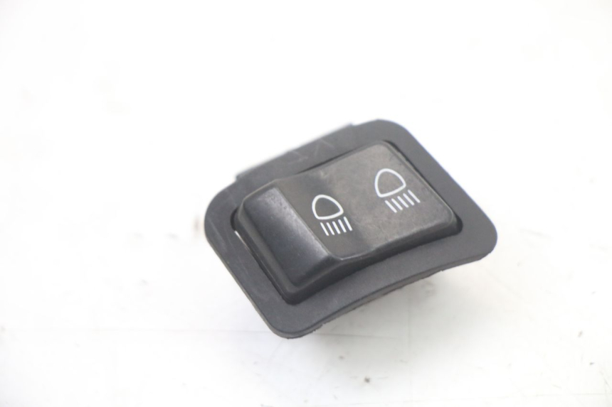 photo de INTERRUPTOR DO FAROL ALTO HONDA SH i 300 (2015 - 2020) - Zoom do estado de desgaste