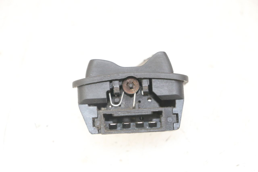 photo de COMUTADOR DE FAROL ALTO PIAGGIO IE MP3 YOURBAN 300 (2011 - 2016) - Zoom do estado de desgaste