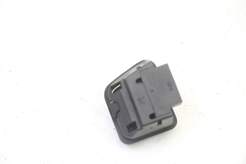 photo de INTERRUPTOR DO FAROL ALTO PIAGGIO LIBERTY 4T 50 (2009 - 2015) - Zoom do estado de desgaste