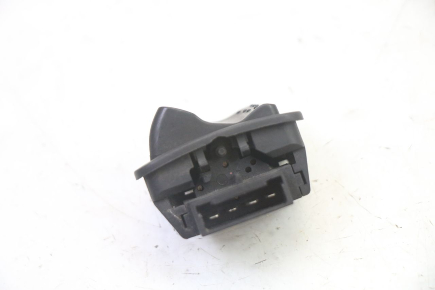 photo de INTERRUPTOR DO FAROL ALTO PIAGGIO LIBERTY 4T 50 (2009 - 2015) - Outro ângulo de visão