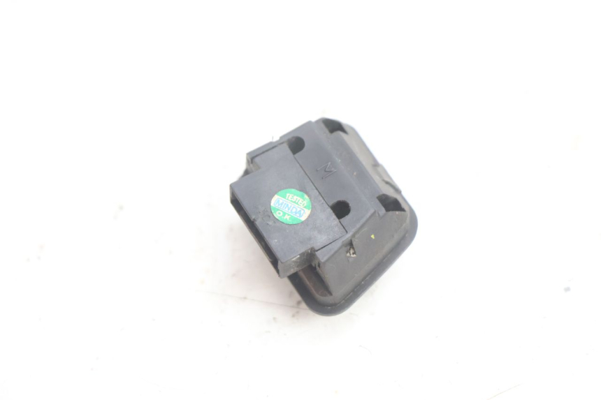 photo de INTERRUPTOR DO FAROL ALTO PIAGGIO LIBERTY 125 (1998 - 2008) - Zoom do estado de desgaste