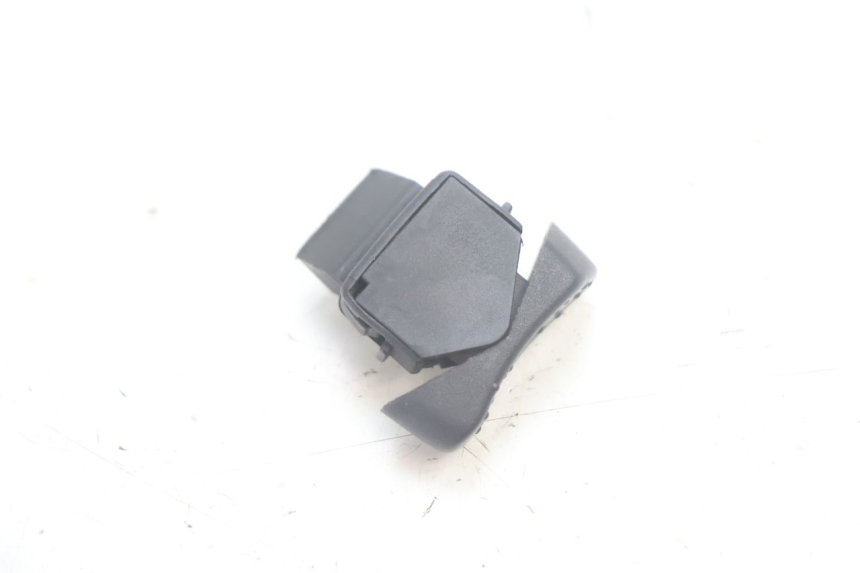 photo de INTERRUPTOR DE FAROL ALTO PIAGGIO LIBERTY 50 (1998 - 2003) - Zoom do estado de desgaste
