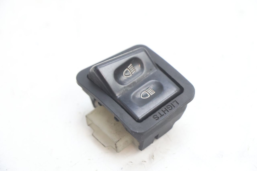 photo de INTERRUPTOR DE FAROL ALTO KYMCO MOVIE S 125 (2009 - 2018) - Detalhe da peça