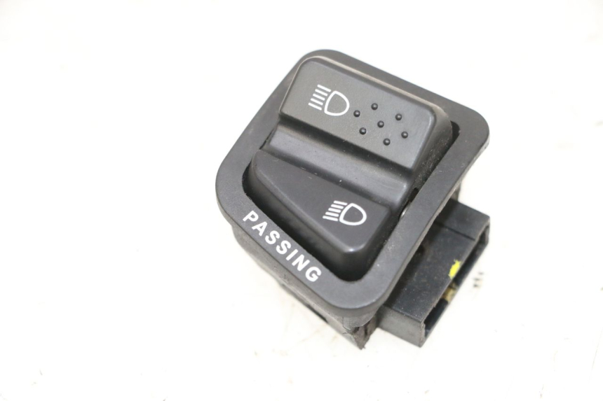 photo de COMUTADOR DE FAROL ALTO PIAGGIO MP3 HPE 300 (2019 - 2026) - Vista principal