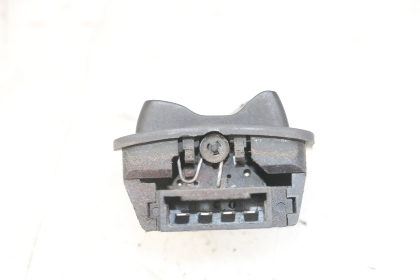 photo de COMUTADOR DE FAROL ALTO PIAGGIO MP3 LT 300 (2010 - 2016) - Zoom do estado de desgaste