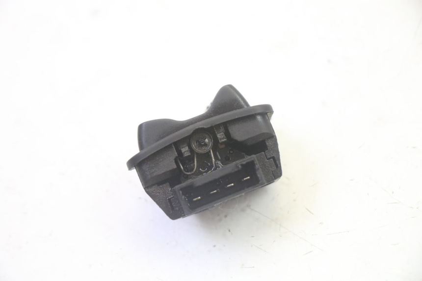 photo de INTERRUPTOR DE FAROL ALTO PIAGGIO MP3 LT 300 (2010 - 2016) - Zoom do estado de desgaste