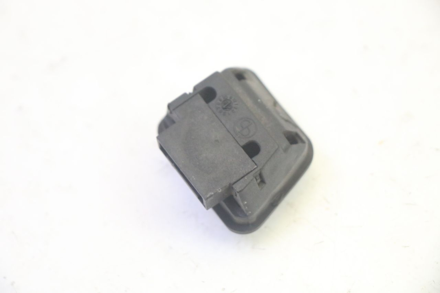 photo de INTERRUPTOR DE FAROL ALTO PIAGGIO MP3 LT 400 (2007 - 2012) - Zoom do estado de desgaste