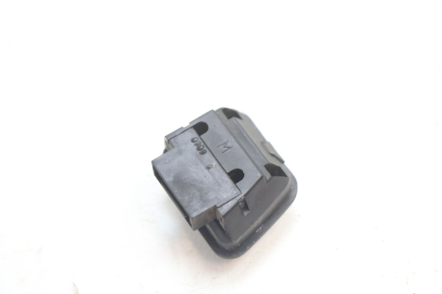 photo de INTERRUPTOR DE FAROL ALTO PIAGGIO MP3 LT 400 (2007 - 2012) - Outro ângulo de visão