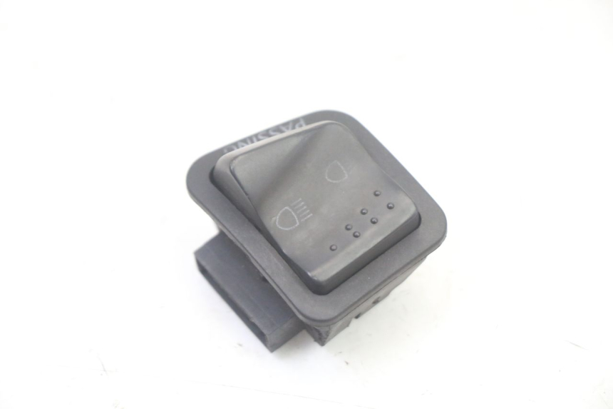 photo de INTERRUPTOR DO FAROL ALTO PIAGGIO MP3 500 (2011 - 2015) - Detalhe da peça