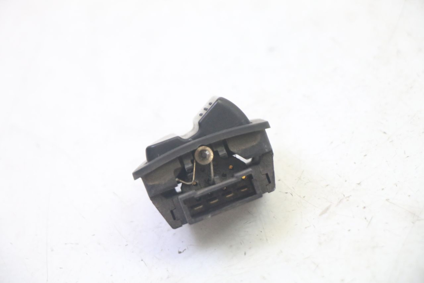 photo de INTERRUPTOR DO FAROL ALTO PIAGGIO MP3 RL 250 (2006 - 2010) - Zoom do estado de desgaste