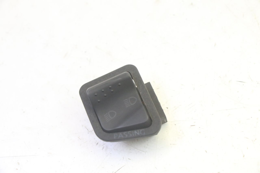 photo de INTERRUPTOR DO FAROL ALTO PIAGGIO MP3 RL 250 (2006 - 2010) - Vista principal