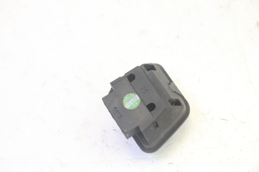 photo de INTERRUPTOR DO FAROL ALTO PIAGGIO MP3 RL 250 (2006 - 2010) - Outro ângulo de visão