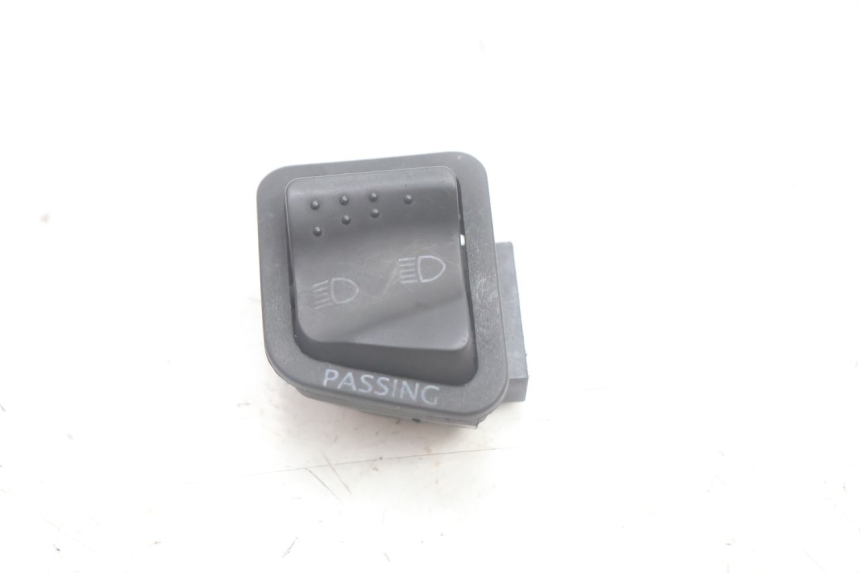 photo de COMUTADOR DE FAROL ALTO PIAGGIO MP3 125 (2006 - 2014) - Vista principal