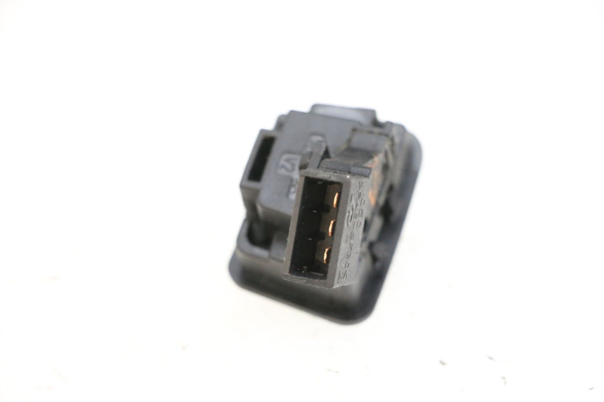 photo de COMUTADOR DE FAROL ALTO YAMAHA NEO'S CORE 1 (2022 - 2026) - Detalhe da peça