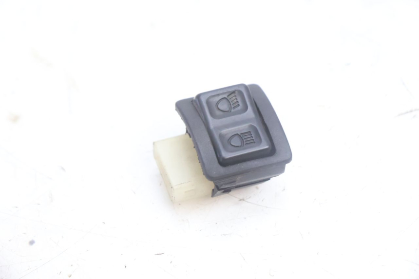 photo de INTERRUPTOR DE FAROL ALTO YAMAHA NEO'S NEOS 2T 50 (1998 - 2007) - Detalhe da peça