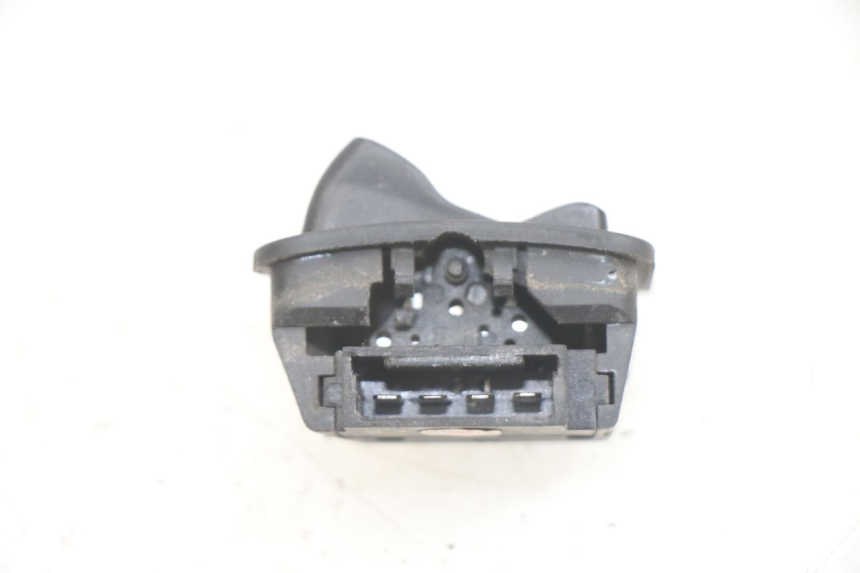 photo de INTERRUPTOR DE FAROL ALTO PIAGGIO NEW TYPHOON 50 (2018 - 2021) - Detalhe da peça