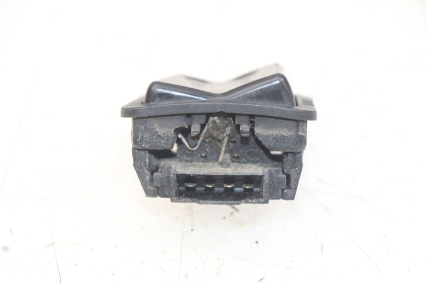 photo de INTERRUPTOR DE FAROL ALTO SYM ORBIT III 3 4T 50 (2021 - 2025) - Zoom do estado de desgaste