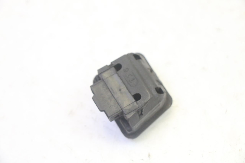 photo de INTERRUPTOR DE FAROL ALTO SYM ORBIT III 3 4T 50 (2021 - 2025) - Zoom do estado de desgaste
