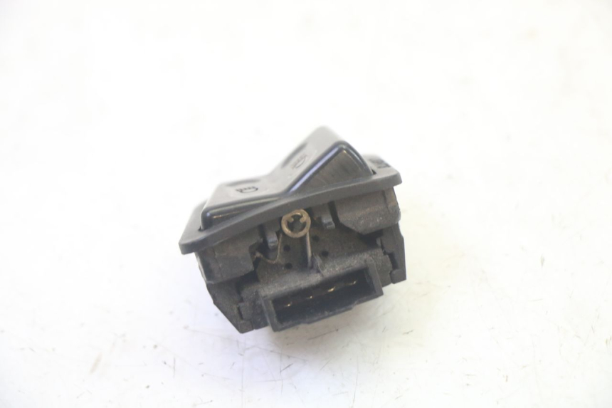 photo de INTERRUPTOR DE FAROL ALTO SYM ORBIT III 3 4T 50 (2021 - 2025) - Outro ângulo de visão
