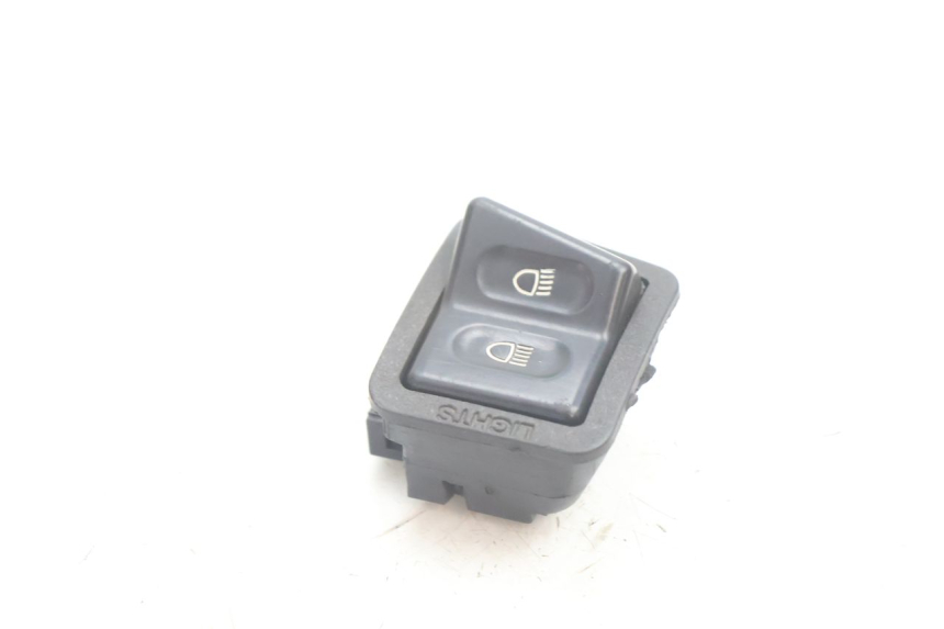 photo de INTERRUPTOR DE FAROL ALTO SYM ORBIT III 3 4T 50 (2021 - 2025) - Detalhe da peça