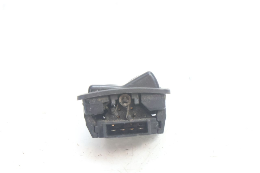 photo de INTERRUPTOR DE FAROL ALTO SYM ORBIT III 3 4T 50 (2021 - 2025) - Zoom do estado de desgaste