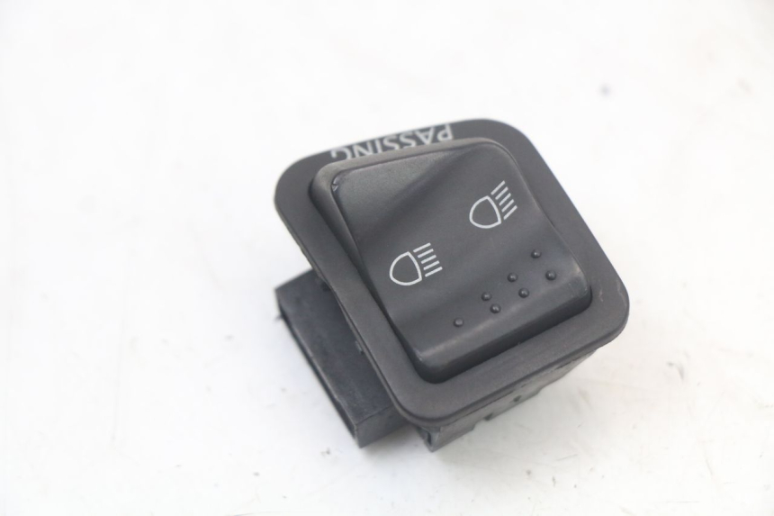 photo de COMANDO FAROL ALTO PIAGGIO LIBERTY IGET 4T 50 (2021 - 2025) - Detalhe da peça