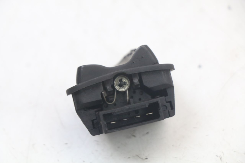 photo de COMANDO FAROL ALTO PIAGGIO LIBERTY IGET 4T 50 (2021 - 2025) - Zoom do estado de desgaste