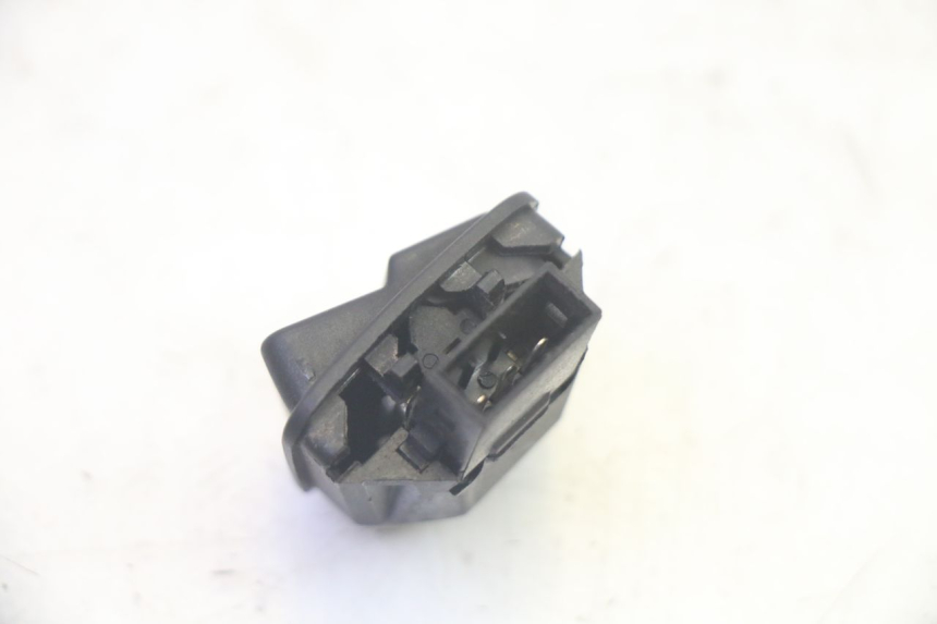 photo de INTERRUPTOR DE FAROL ALTO JM MOTORS SANTANA EVO 50 (2024 - 2026) - Outro ângulo de visão