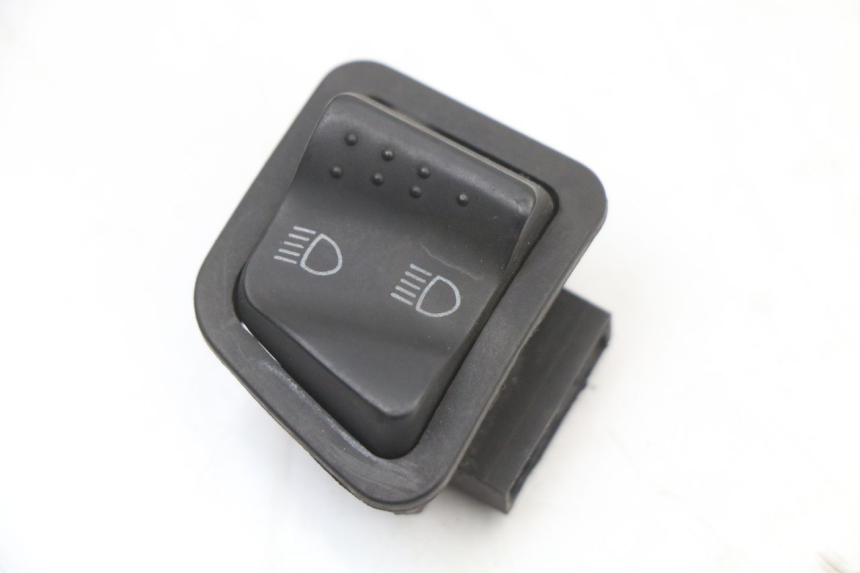 photo de INTERRUPTOR DO FAROL ALTO APRILIA SR 2T 50 (2018 - 2022) - Vista principal