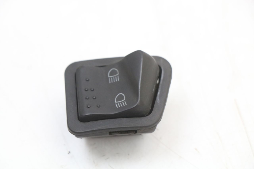 photo de INTERRUPTOR DO FAROL ALTO APRILIA SR 2T 50 (2018 - 2022) - Outro ângulo de visão