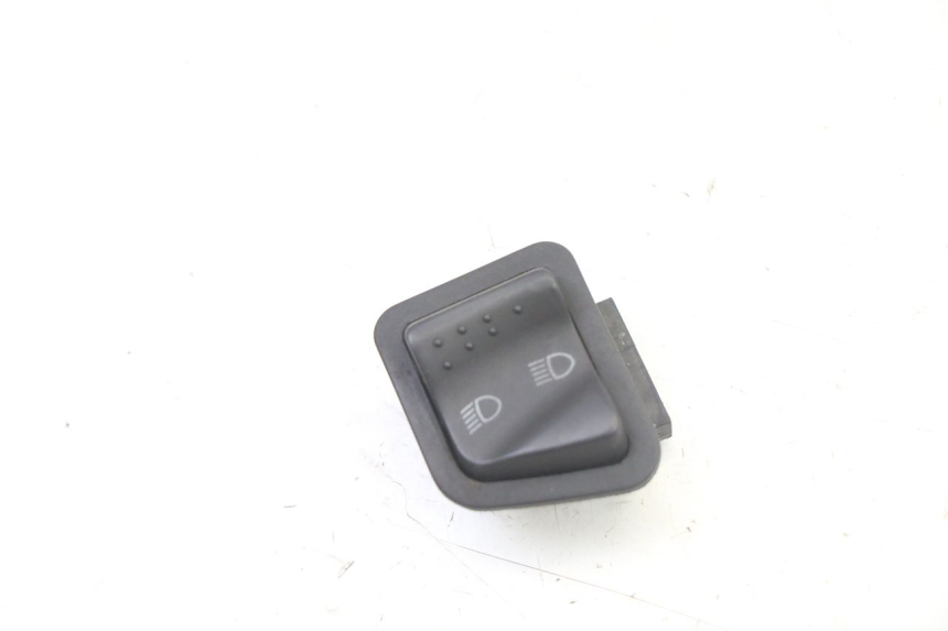 photo de INTERRUPTOR DO FAROL ALTO APRILIA SR 2T 50 (2018 - 2022) - Vista principal