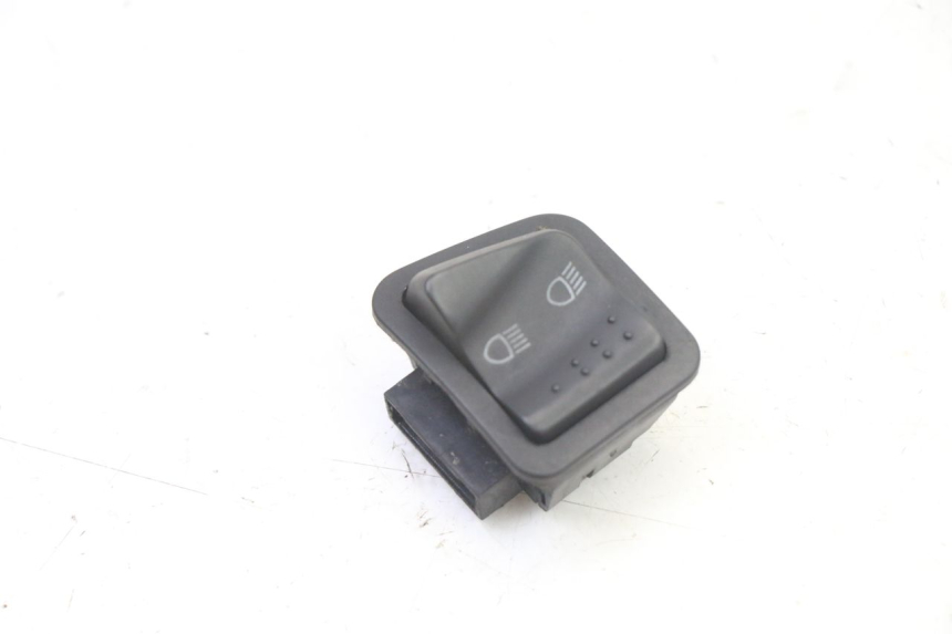 photo de INTERRUPTOR DO FAROL ALTO APRILIA SR 2T 50 (2018 - 2022) - Detalhe da peça