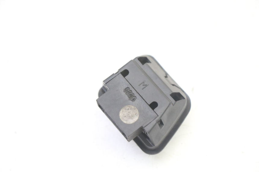 photo de INTERRUPTOR DO FAROL ALTO APRILIA SR 2T 50 (2018 - 2022) - Outro ângulo de visão