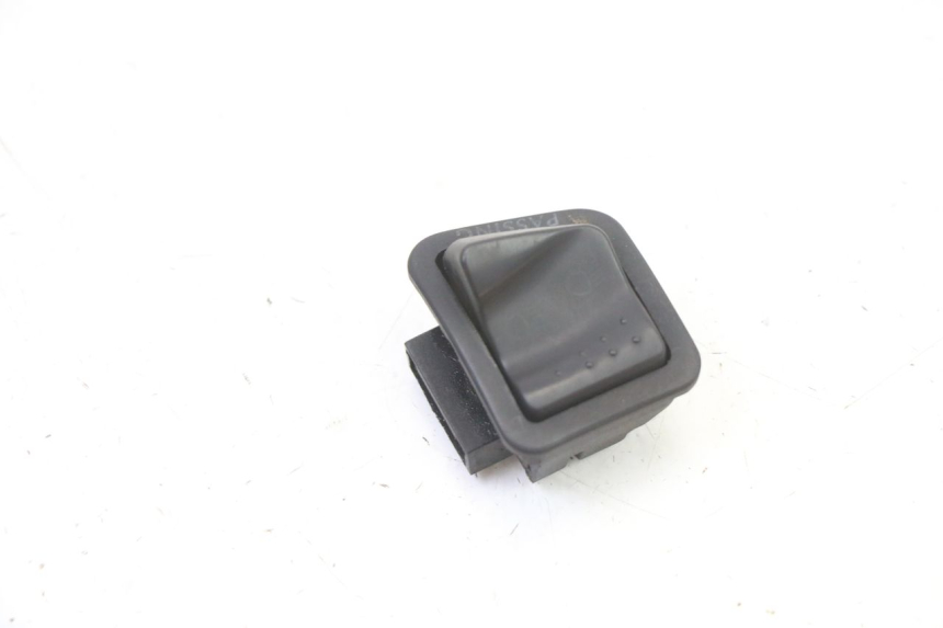 photo de INTERRUPTOR DE FAROL ALTO PIAGGIO SUPER LX 125 (2000 - 2003) - Detalhe da peça