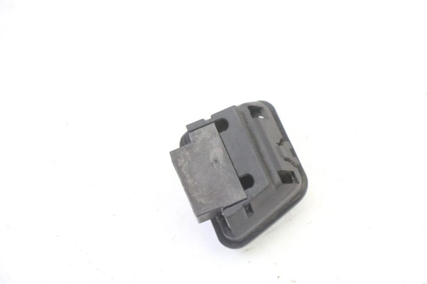 photo de INTERRUPTOR DE FAROL ALTO PIAGGIO SUPER LX 125 (2000 - 2003) - Outro ângulo de visão