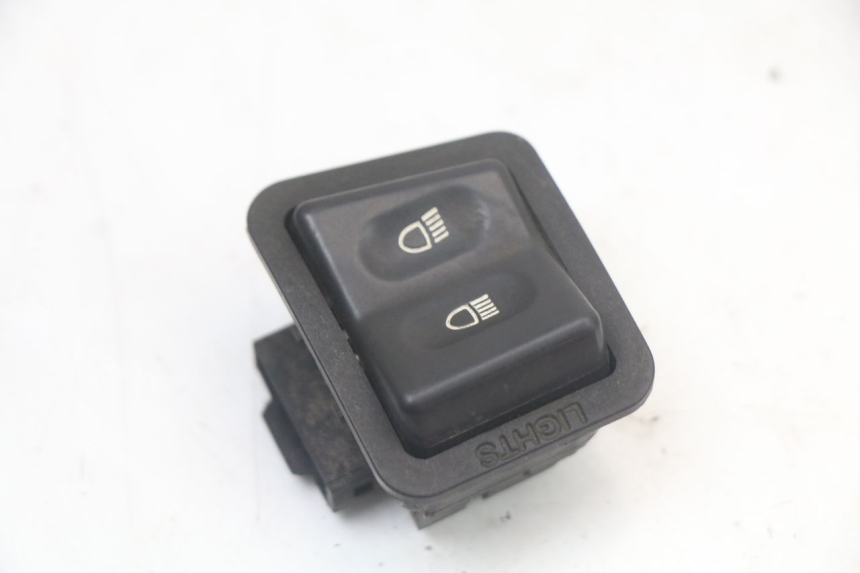 photo de INTERRUPTOR DE FAROL ALTO SYM ORBIT 2 4T 50 (2018 - 2022) - Detalhe da peça