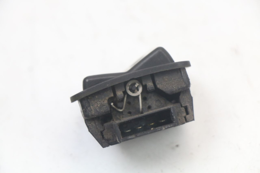photo de INTERRUPTOR DE FAROL ALTO SYM ORBIT 2 4T 50 (2018 - 2022) - Zoom do estado de desgaste