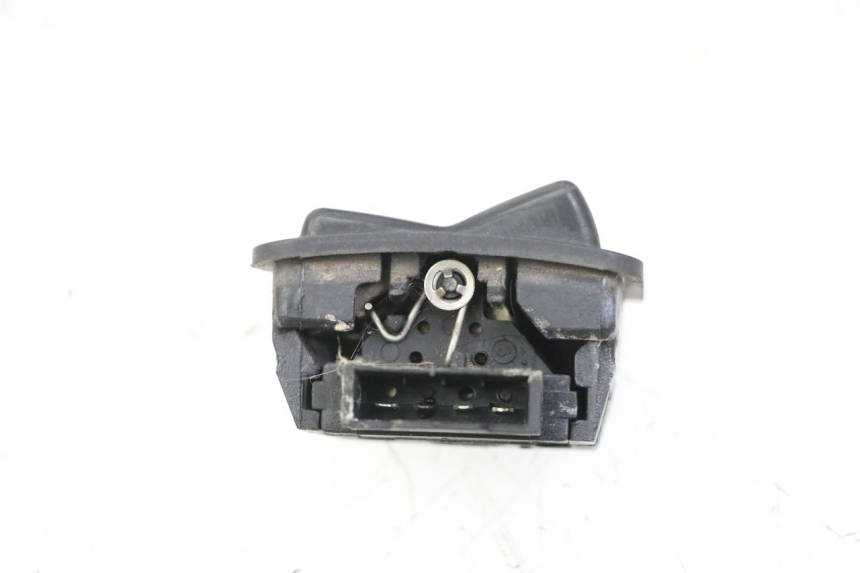 photo de INTERRUPTOR DE FAROL ALTO PEUGEOT TWEET 4T 50 (2018 - 2022) - Zoom do estado de desgaste