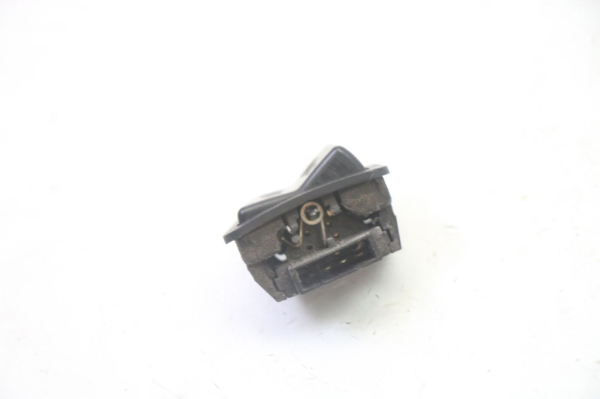 photo de INTERRUPTOR DE FAROL ALTO PEUGEOT TWEET 4T 50 (2018 - 2022) - Zoom do estado de desgaste