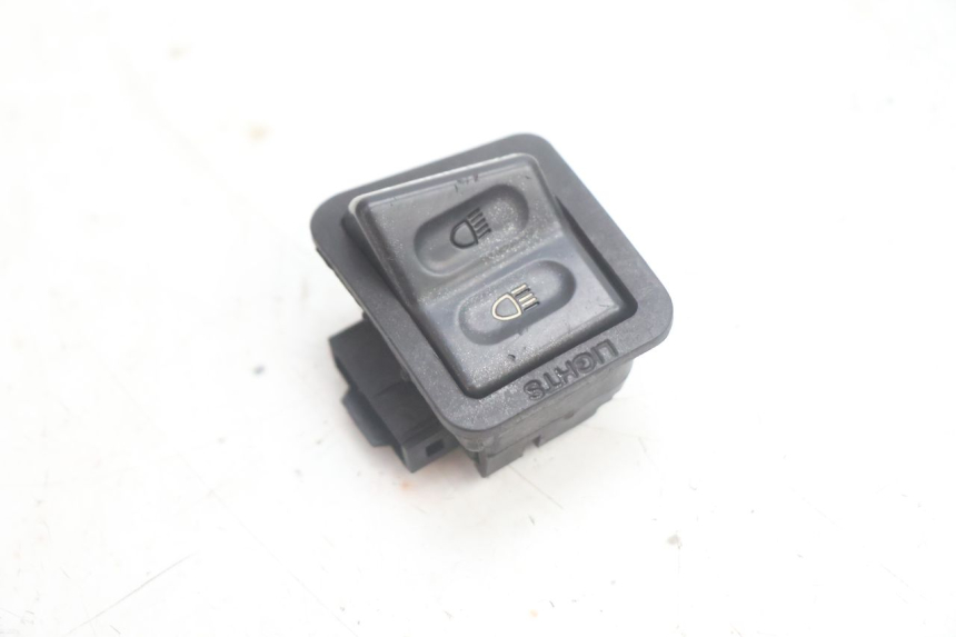 photo de INTERRUPTOR DE FAROL ALTO PEUGEOT TWEET 4T 50 (2018 - 2022) - Detalhe da peça