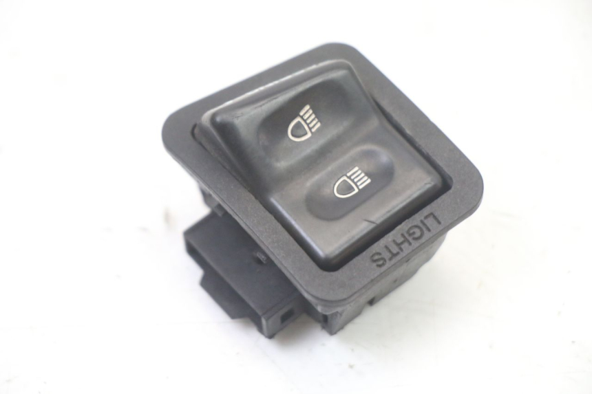 photo de COMANDO FAROL ALTO PEUGEOT TWEET PRO CARGO 50 (2018 - 2022) - Detalhe da peça